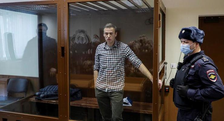 Навального переведут из колонии в больницу для осужденных