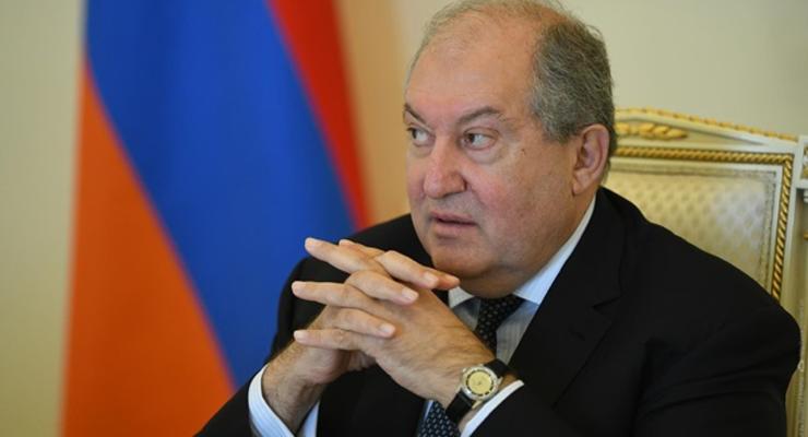 В Армении президент вакцинировался от COVID-19