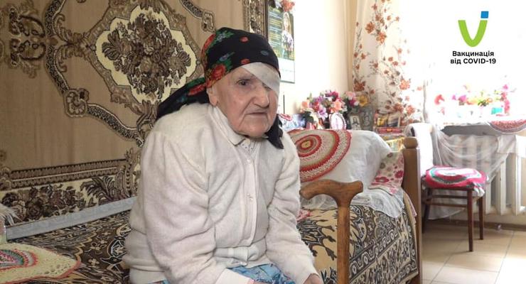 99-летняя крымчанка вакцинировалась в Тернопольской области