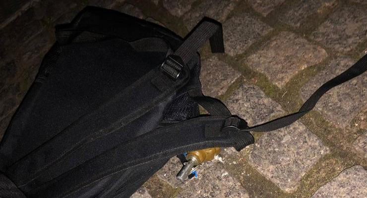 В Одессе на территорию ЖК бросили рюкзак с гранатой