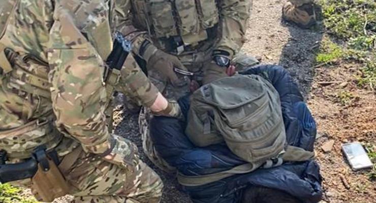 Агента ФСБ поймали за съемкой военной части на Житомирщине