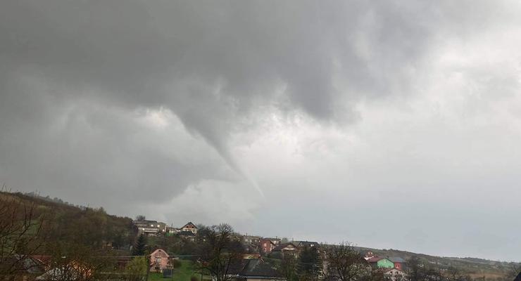 В 70 км от Ужгорода пронесся разрушительный торнадо
