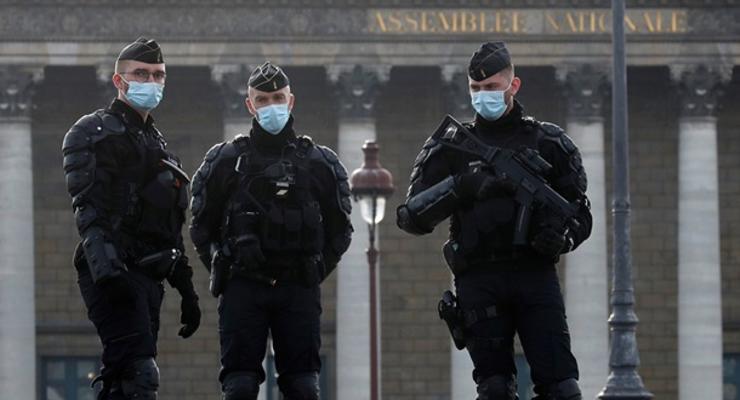 Во Франции зарезали сотрудницу полиции
