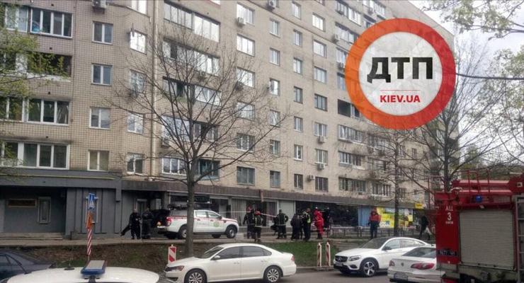 В Киеве мужчина прыгнул с 8 этажа и разбился о крышу магазина