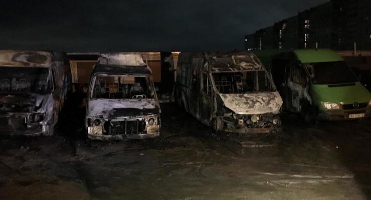 В Харькове сгорели четыре микроавтобуса, есть пострадавший