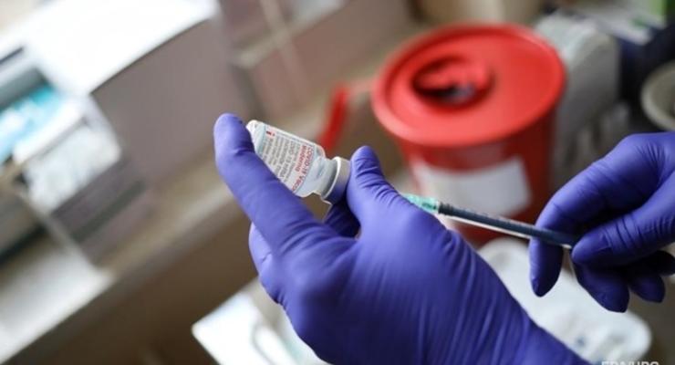 Разбитая ампула: в Германии пациентам ввели физраствор вместо вакцины