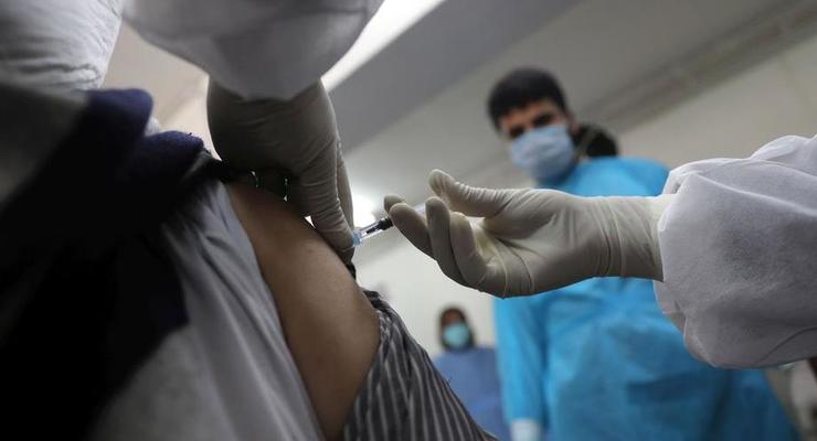 В Казахстане начинается массовая вакцинация местным препаратом QazVac