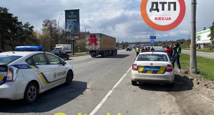 Стало плохо за рулем: В Киеве водитель выехал на встречку и устроил ДТП