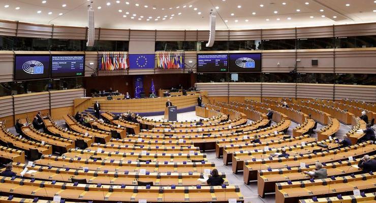 Европарламент предложил отключить РФ от SWIFT
