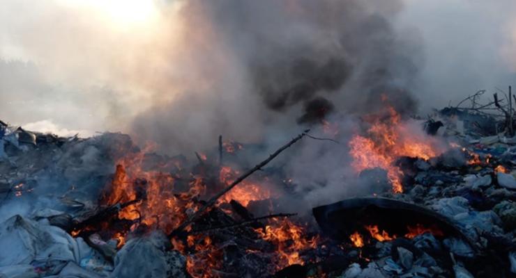 На Днепропетровщине горит полигон бытовых отходов