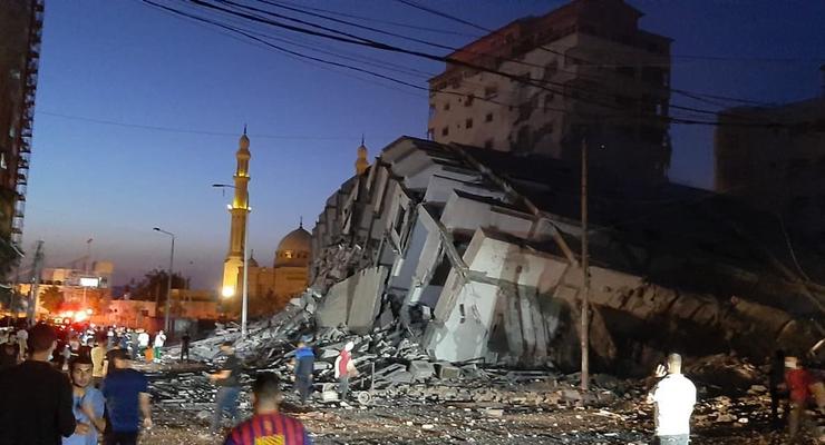 В Секторе Газа после авиаудара Израиля рухнуло 13-этажное здание