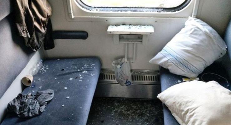 Громил, как Халк: пассажир разнес купе поезда Киев-Трускавец