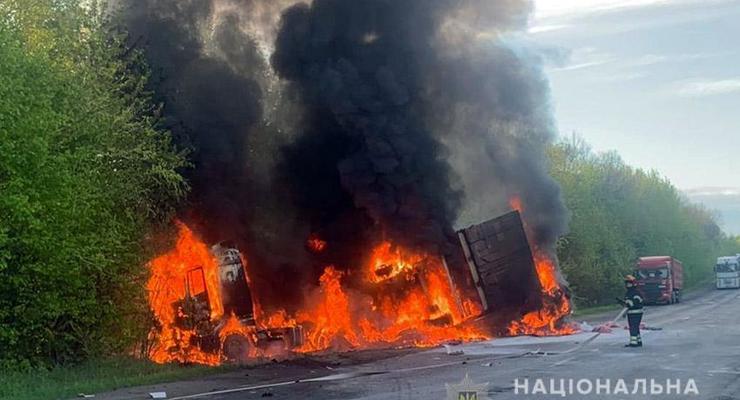 Страшное тройное ДТП на Хмельнитчине: Из-за грузовика на "встречке" погибли четверо