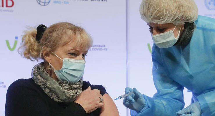 Более трех тысяч украинцев получили за день вторую дозу COVID-вакцины
