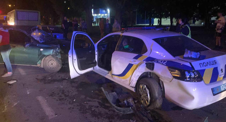 В Полтаве пьяный водитель врезался в патрульную машину: двое травмированных