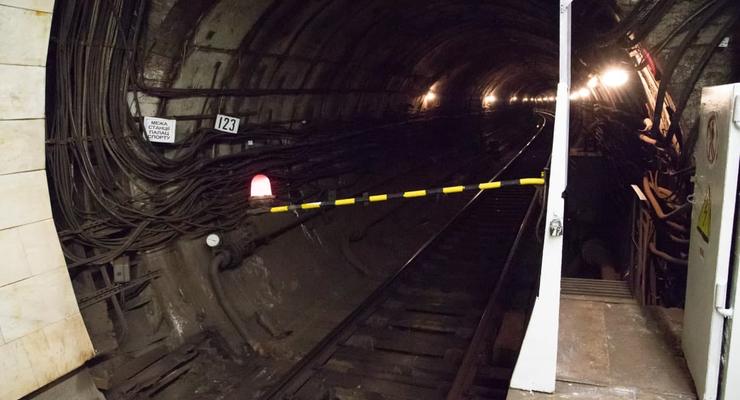 В Киеве остановили линию метро: пассажир попал под поезд