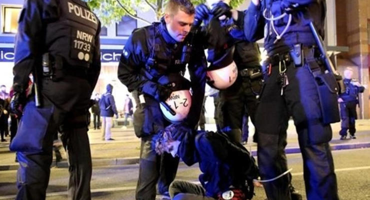 В Дрездене в столкновениях с футбольными фанами пострадали 185 полицейских