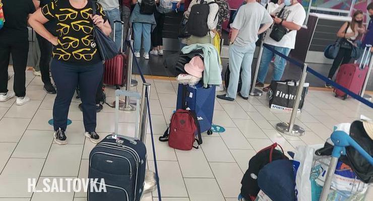 Украинские туристы два дня не могут покинуть Кипр