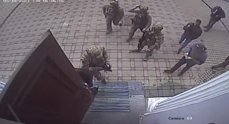 Кличко опубликовал видео с обысками СБУ в его доме