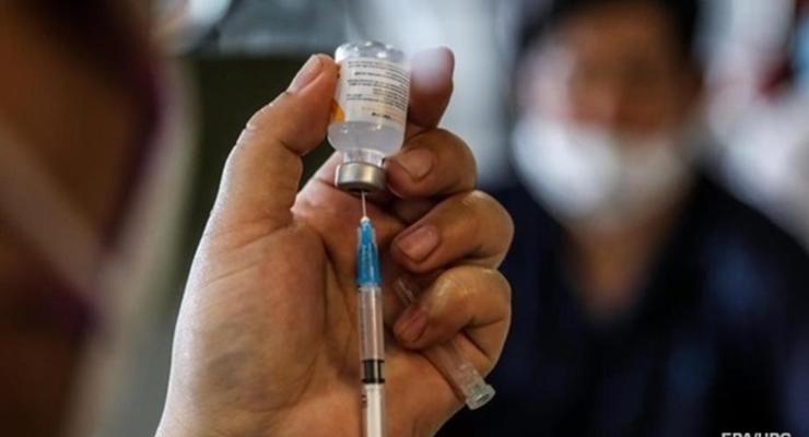 В Украине от COVID уже вакцинировались все желающие граждане Китая
