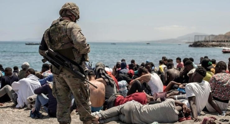 Испания мобилизовала армию из-за кризиса миграции