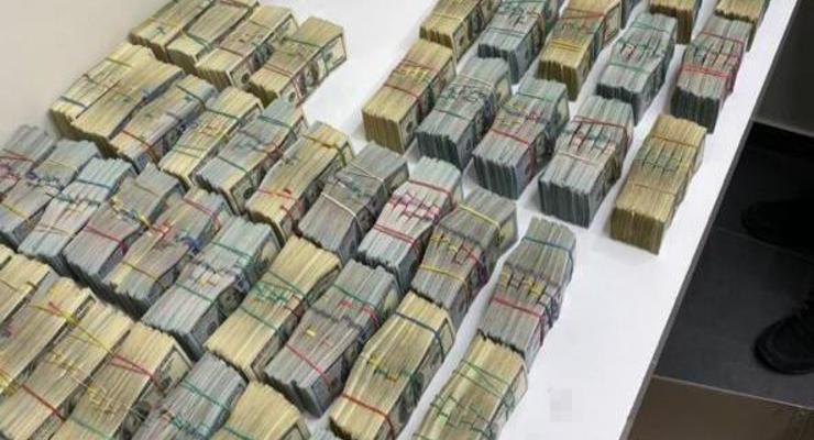 Полиция изъяла у "воров в законе" 3,2 млн долларов "общака"