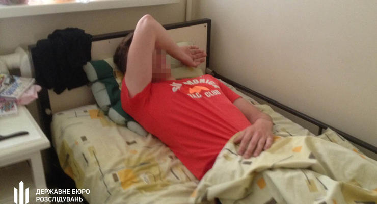 В Одессе полицейский избил подростка: Надел наручники и сломал нос