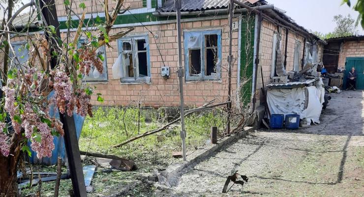 Боевики снова обстреляли жилой район, разрушен дом