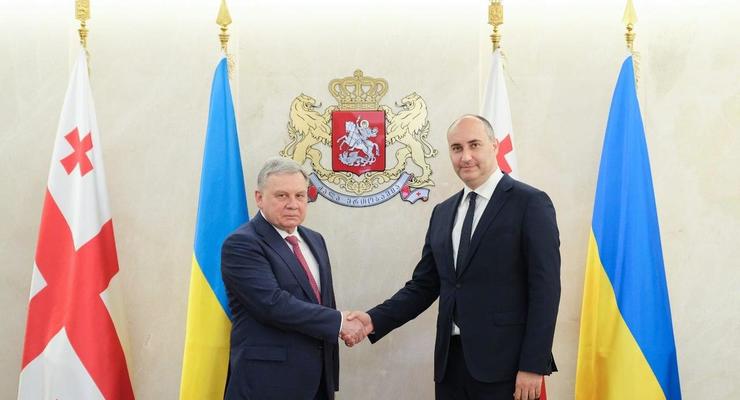 Украина и Грузия подписали план сотрудничества в оборонной сфере