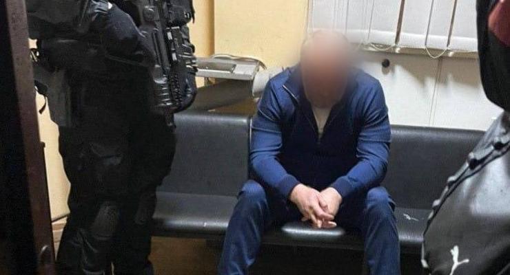 Из Украины выслали десятерых криминальных авторитетов из списка СНБО