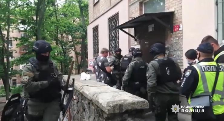 Спецназ задержал киевлянина, открывшего стрельбу по людям из окна
