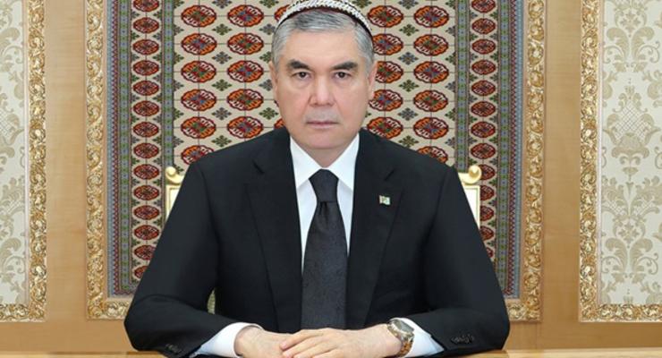 В Туркменистане чиновников заставили сбрить волосы