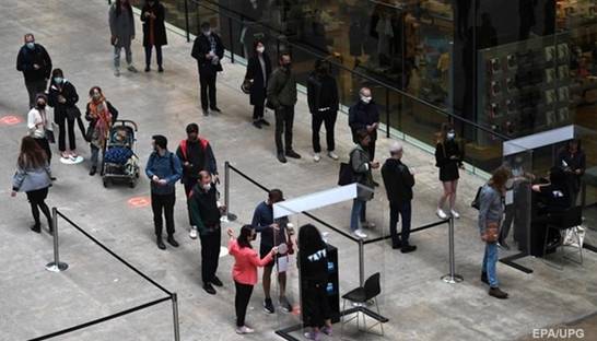 В Британии впервые за год сутки прошли без COVID-смертей