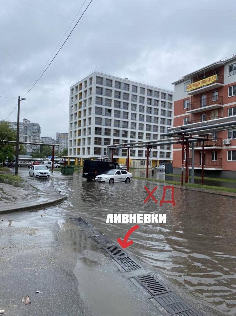 Улицы под водой и люди на байдарках: В Украине прошли ливни / dp.vgorode.ua