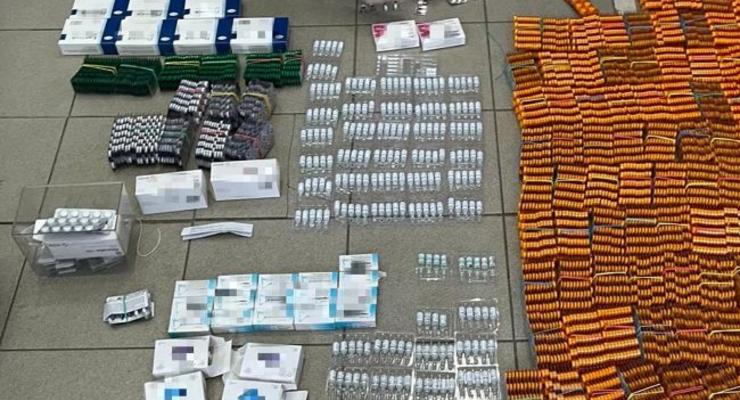 В Харькове в сети аптек незаконно сбывали наркотические препараты