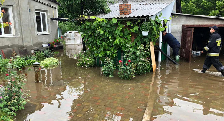 В городе Днепр из-за сильного ливня затопило 90 частных домов