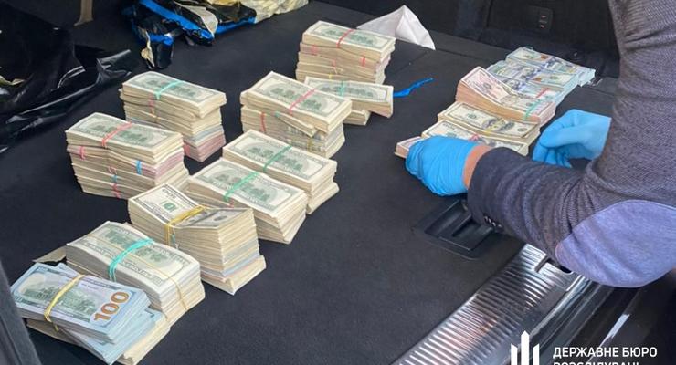 У чиновника из Волынской таможни нашли взятки на сумму в $700 тыс