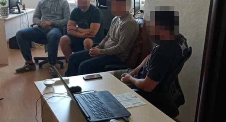В Киеве задержали группу "черных" коллекторов, угрожавших должникам
