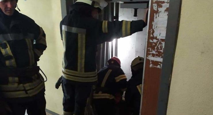 В Дарницком районе мужчина погиб, упав в шахту лифта