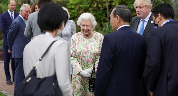 Королева устроила прием для лидеров G7