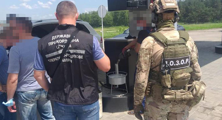 На Харьковщине пограничники обнаружили "серый" бензин на 54 млн. гривен