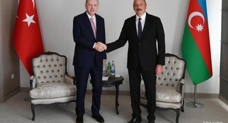 Азербайджан и Турция подписали декларацию о союзнических отношениях