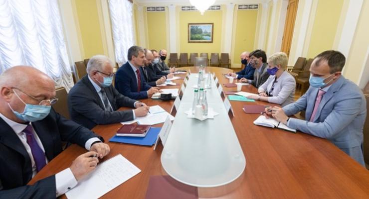 Офис президента и американские послы обсудили визит Зеленского в США