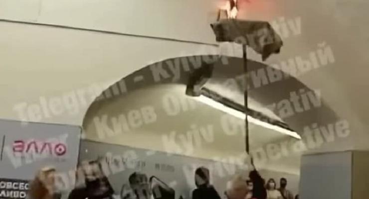 Пожар в метро Киева: Огонь тушили мокрой тряпкой