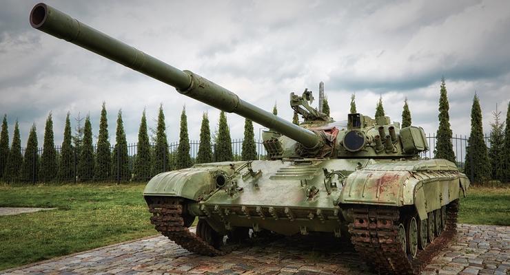 Боевики разместили танки в оккупированном поселке на Донбассе