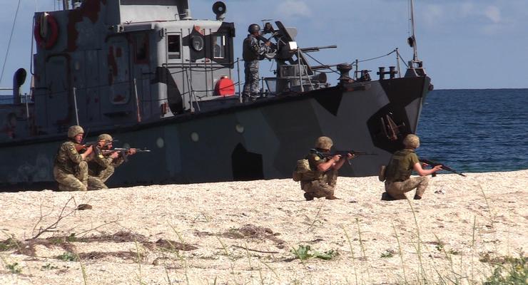 ВМС провели красочные тактические учения в Черном море