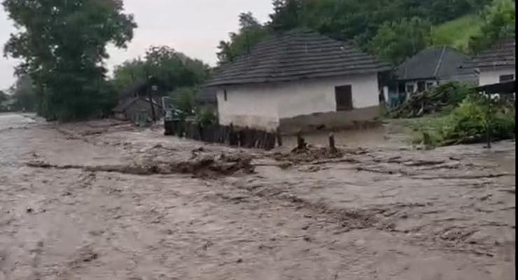 В Черновицкой области из-за грозы затопило десятки сел