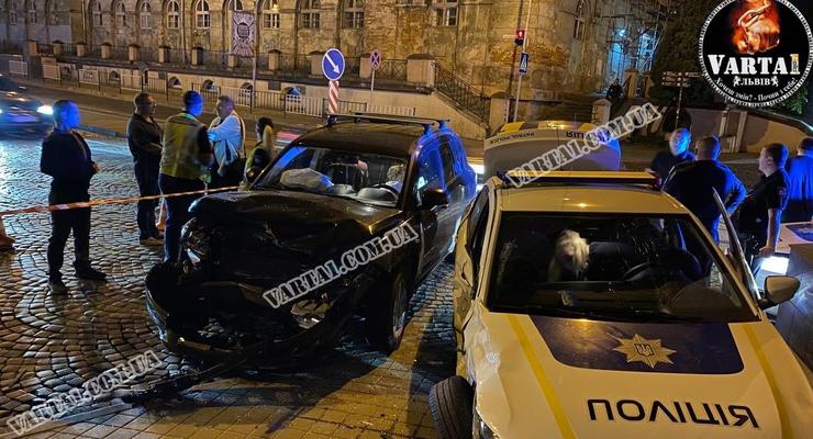Во Львове произошло ДТП с участием полицейских