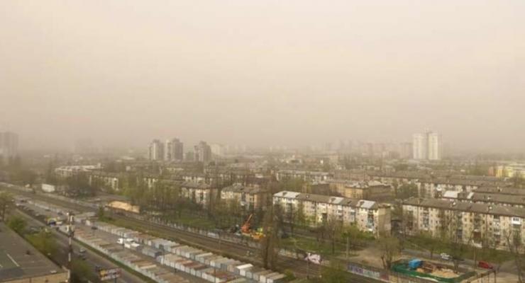 "Укргидрометцентр" объяснил причины пылевой бури в Киеве