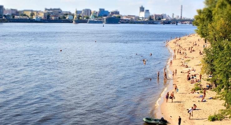 На пяти киевских пляжах не рекомендуют купаться